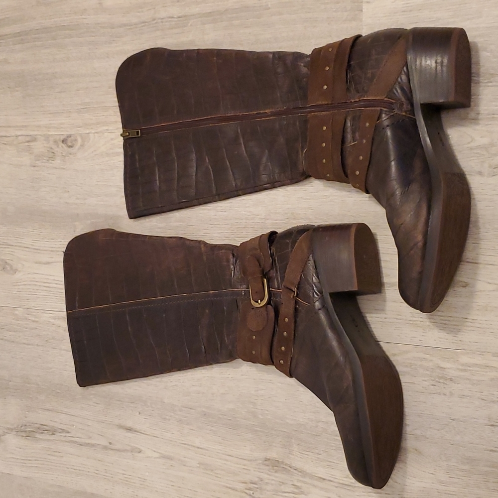 Ugg brown leather boots. Thin lined. Women's size 8.